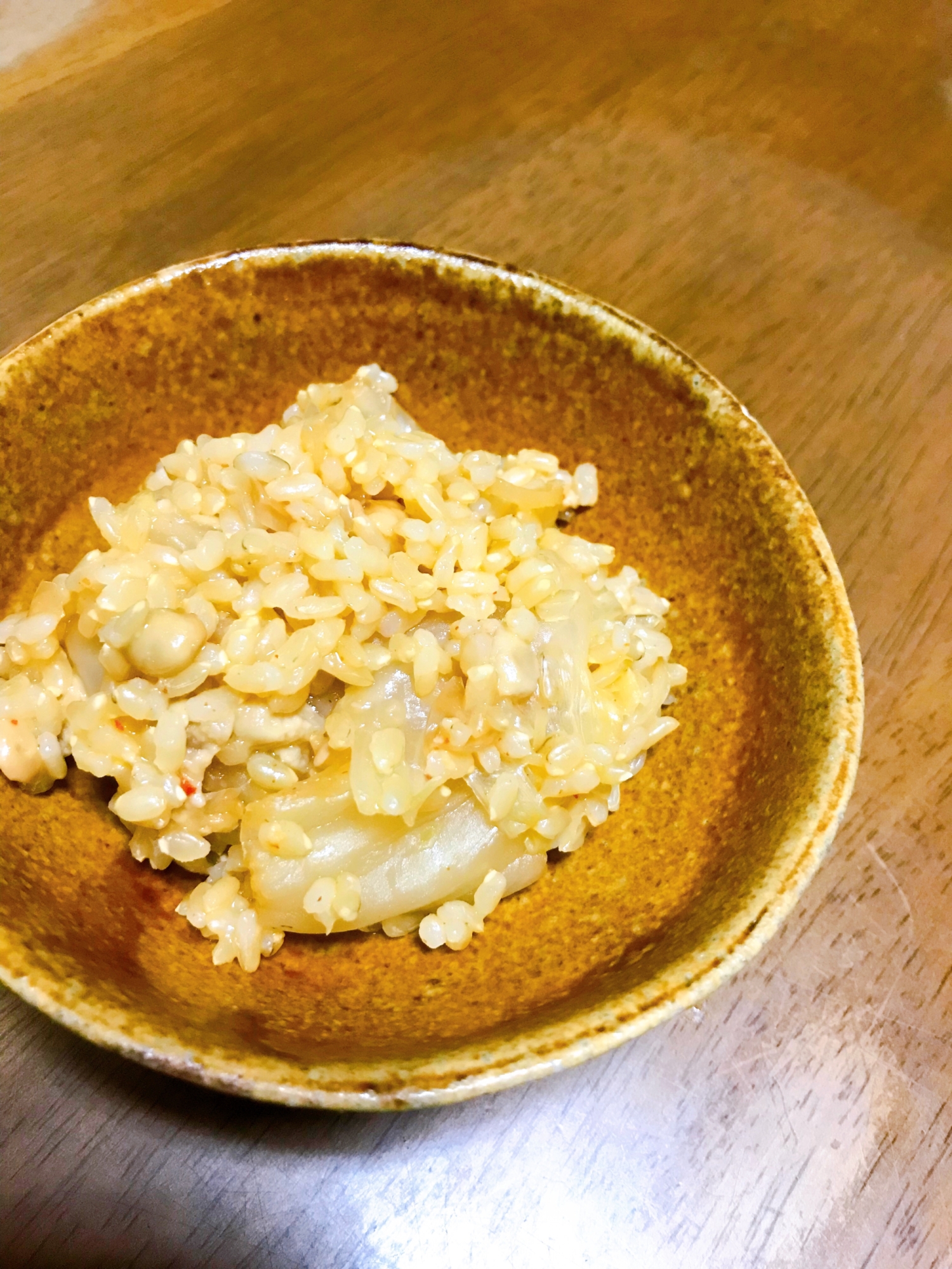 夜食に食べる優しいご飯。キムチ納豆炊き込みご飯