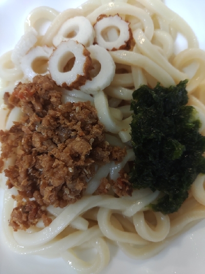 あおさと鶏肉そぼろとちくわのぶっかけうどん