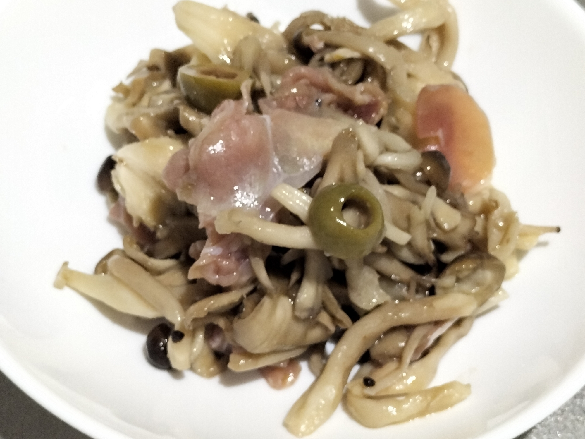 簡単作り置き♪たっぷりキノコと生ハムのマリネ