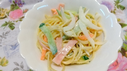 普通のスパゲッティサラダ