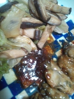 写真右のカキソテーを作らせていただきました(*´д｀*)
濃厚ソースが美味しかったです♪