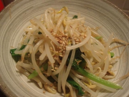 ネギを切らしていて、小松菜を色味に(^_^;)
さっぱりしていておいしぅぃ～。
簡単であと一品によいですね、ごち様☆