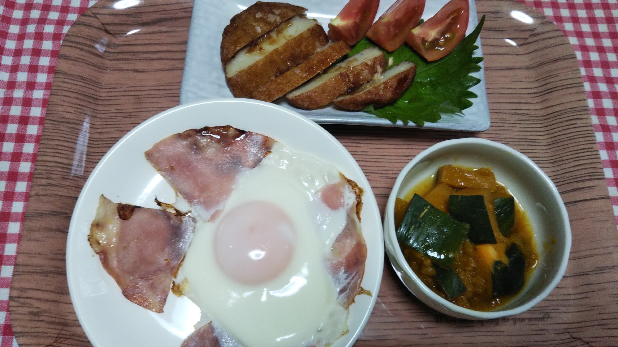 ハムエッグとカボチャ煮と焼き薩摩揚げ鰹節かけ☆