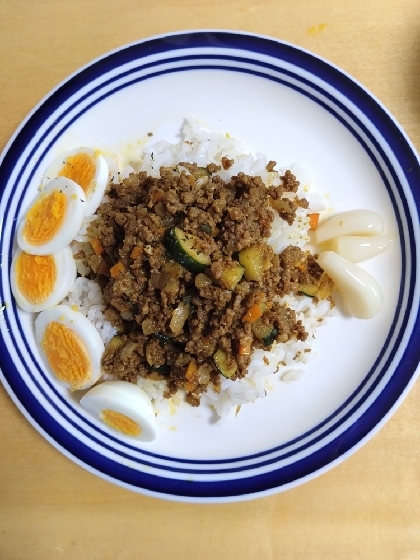 じゃがいもと玉ねぎと人参のドライカレー