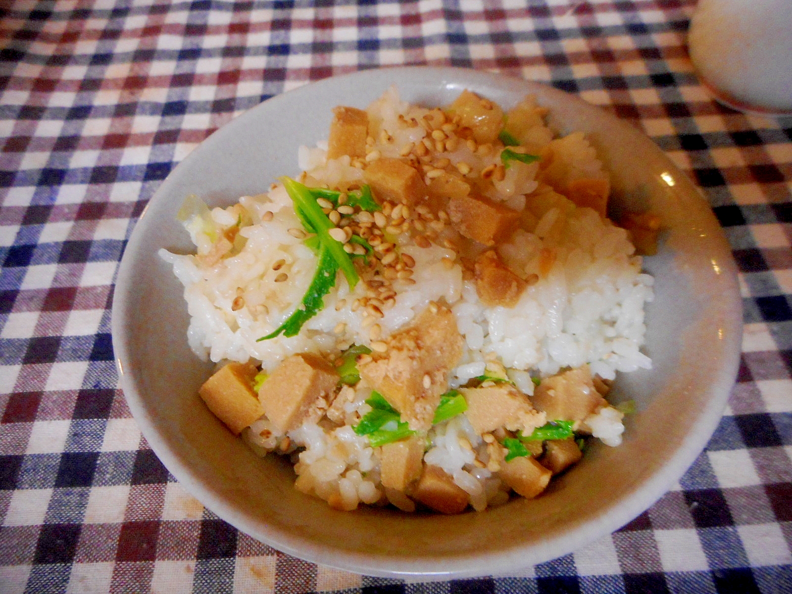 高野豆腐と大根葉のそぼろ混ぜご飯