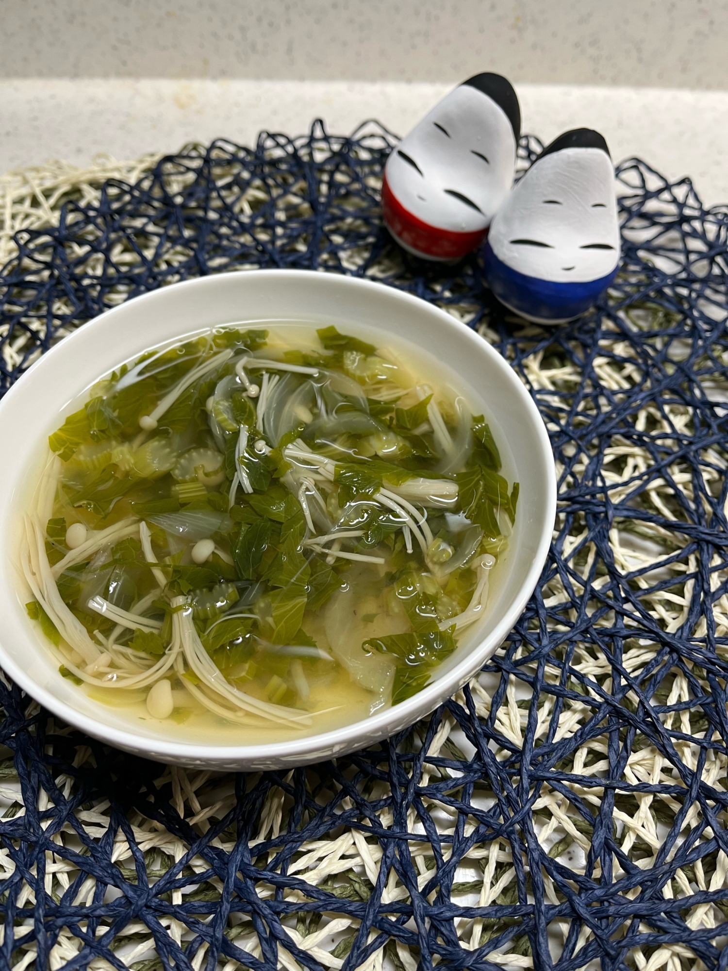 セロリの葉で♬セロリとエノキのスープ