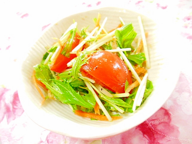 ❤水菜と人参とトマトの黒酢めんつゆ胡麻サラダ❤