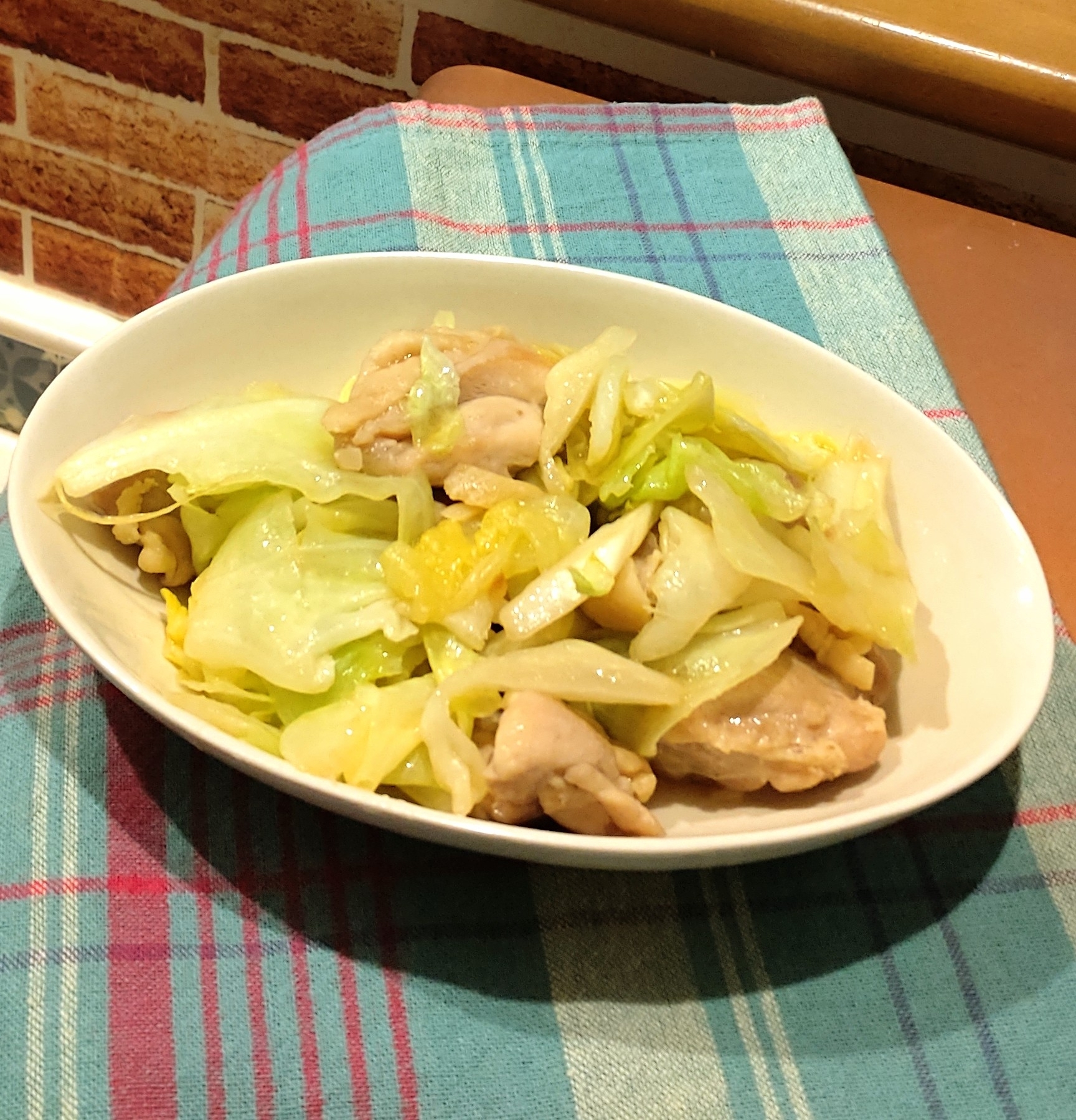 鶏肉とキャベツのレモンバター炒め