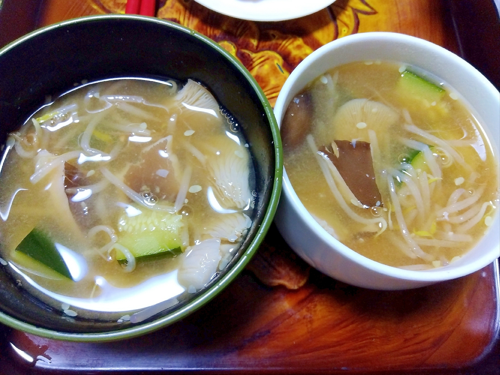 あわび茸もやしズッキーニの味噌汁