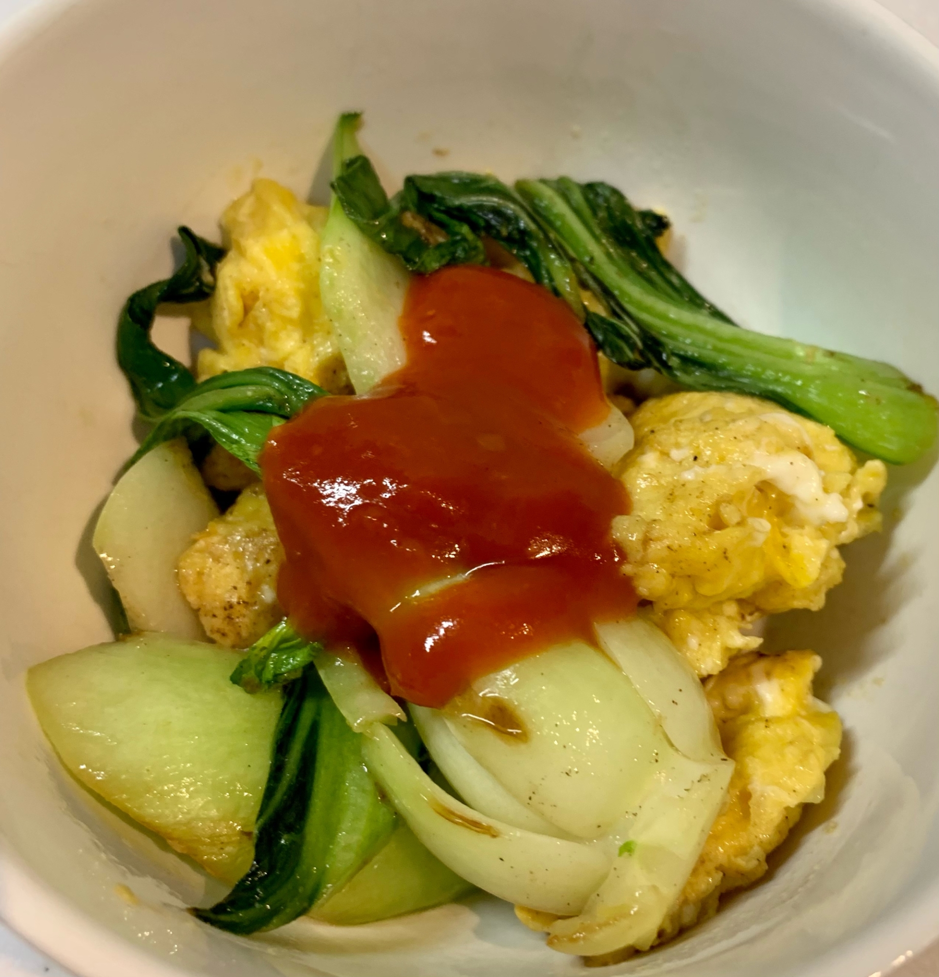 オリーブオイルとケチャップで　洋風青梗菜と炒り卵
