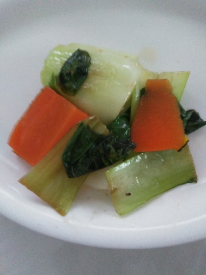青梗菜と人参のごま油炒め