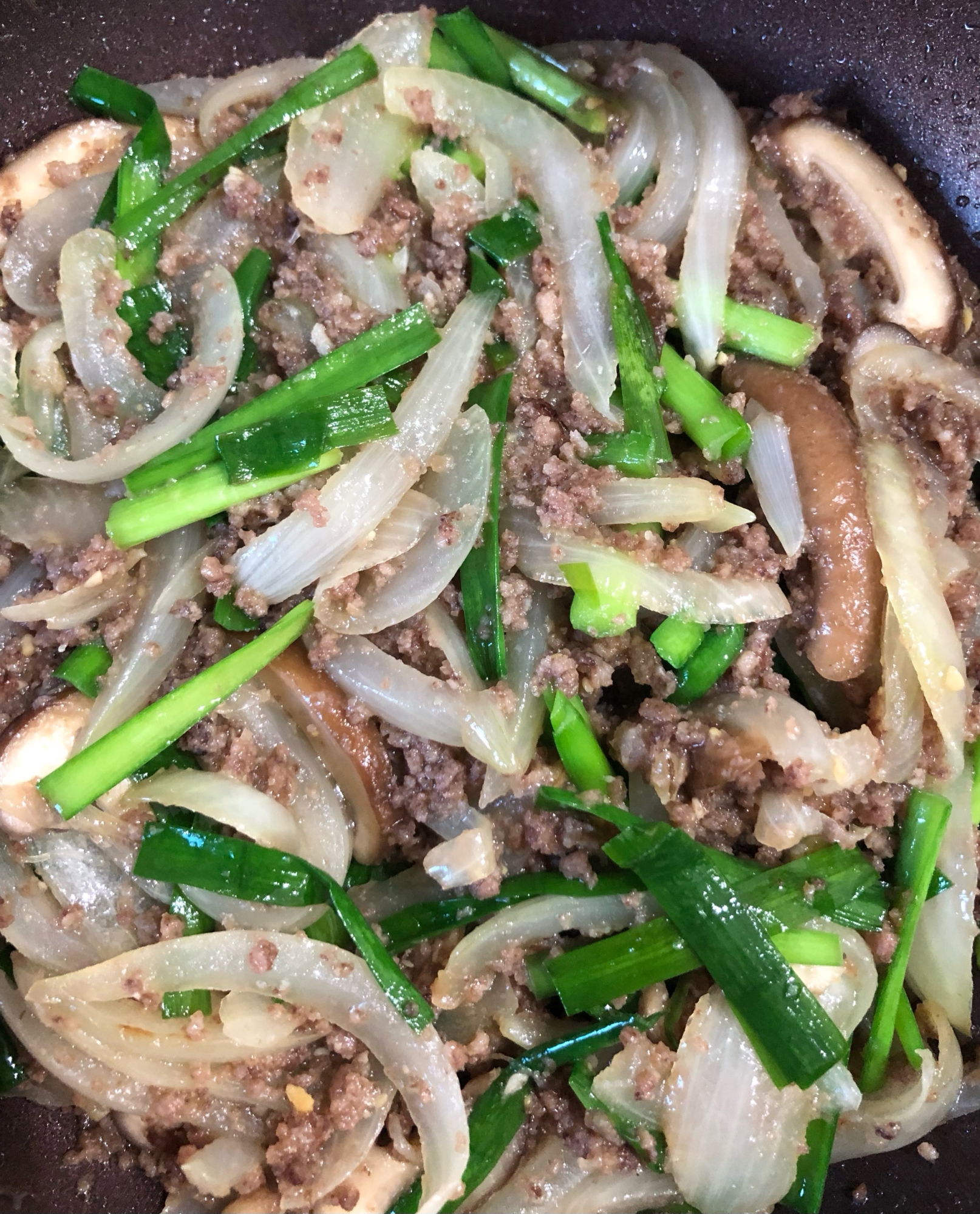 家にあるもので！ミンチと野菜とキノコの味噌炒め！