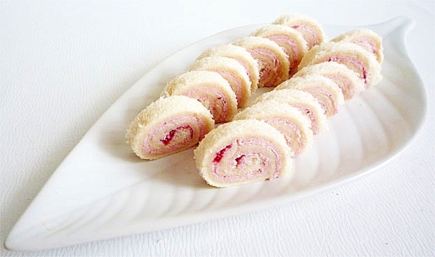 ヨーグルトとジャムと食パンのロールケーキ レシピ 作り方 By Liqueur 楽天レシピ ヨーグルトとジャムと食パンのロールケーキ レシピ 作り方 By Liqueur 楽天レシピ