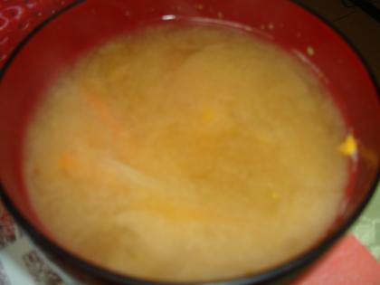 分かりづらい・・・というか、殆ど分かりませんが(^-^ა)人参と大根のお味噌汁は作ってましたが、こんな細切りは初めて！食感が違うと美味しさも違って発見でした☆