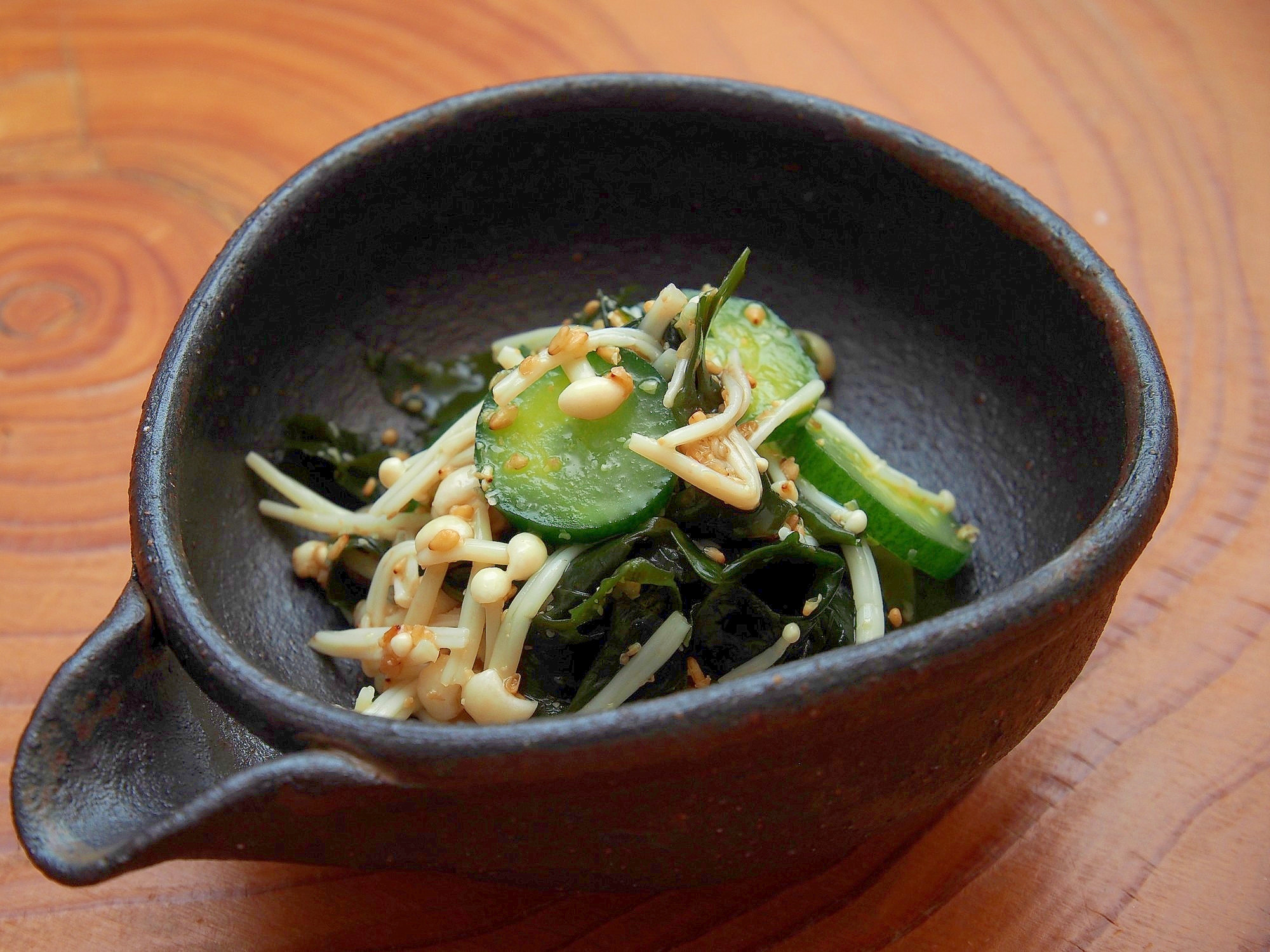 さっぱり副菜！えのきとワカメ、きゅうりのごま酢和え