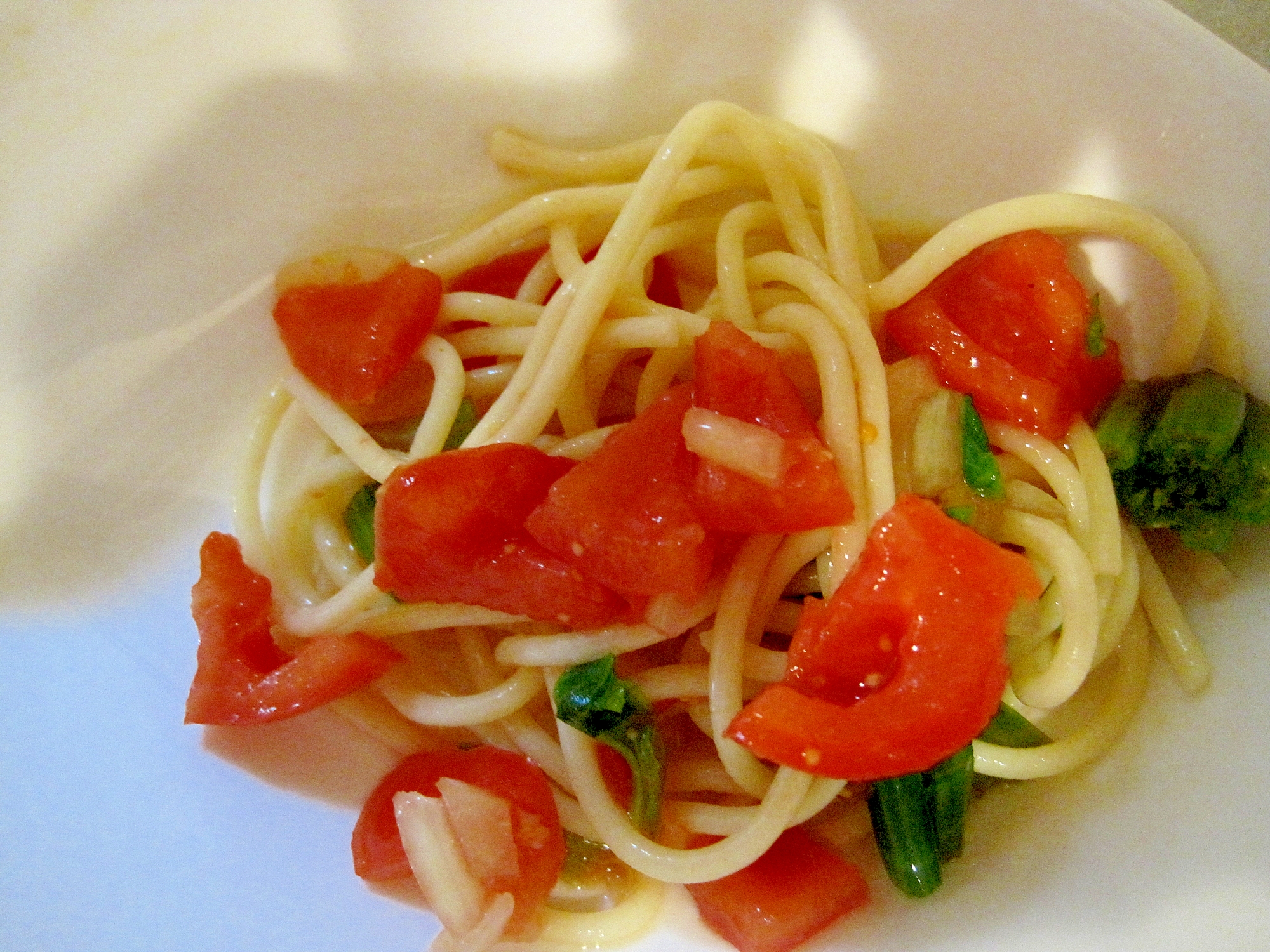 トマトとほうれん草のパスタ