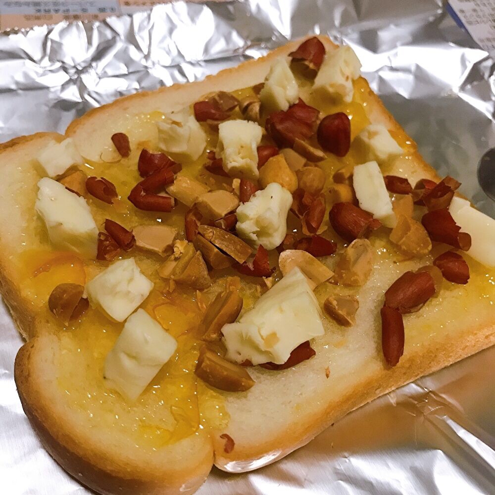 *ピーナツとチーズのマーマレードトースト*