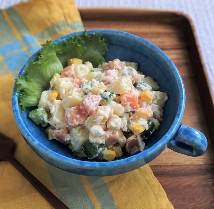 サーモンと新ポテト＆コーンサラダ＆バジルドレッシングのレシピ