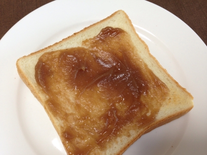 バターぬってトーストした後にマロンクリーム乗せました☆
甘くて濃厚でおいしいです(*^^*)