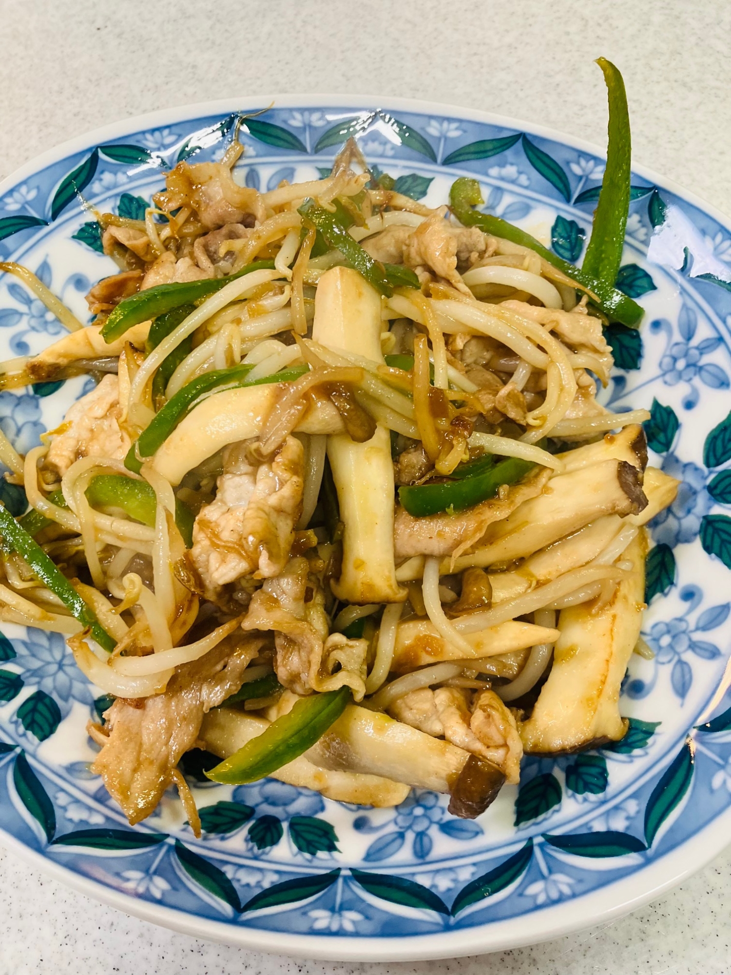 豚こまエリンギもやしピーマンの焼き肉のたれ炒め