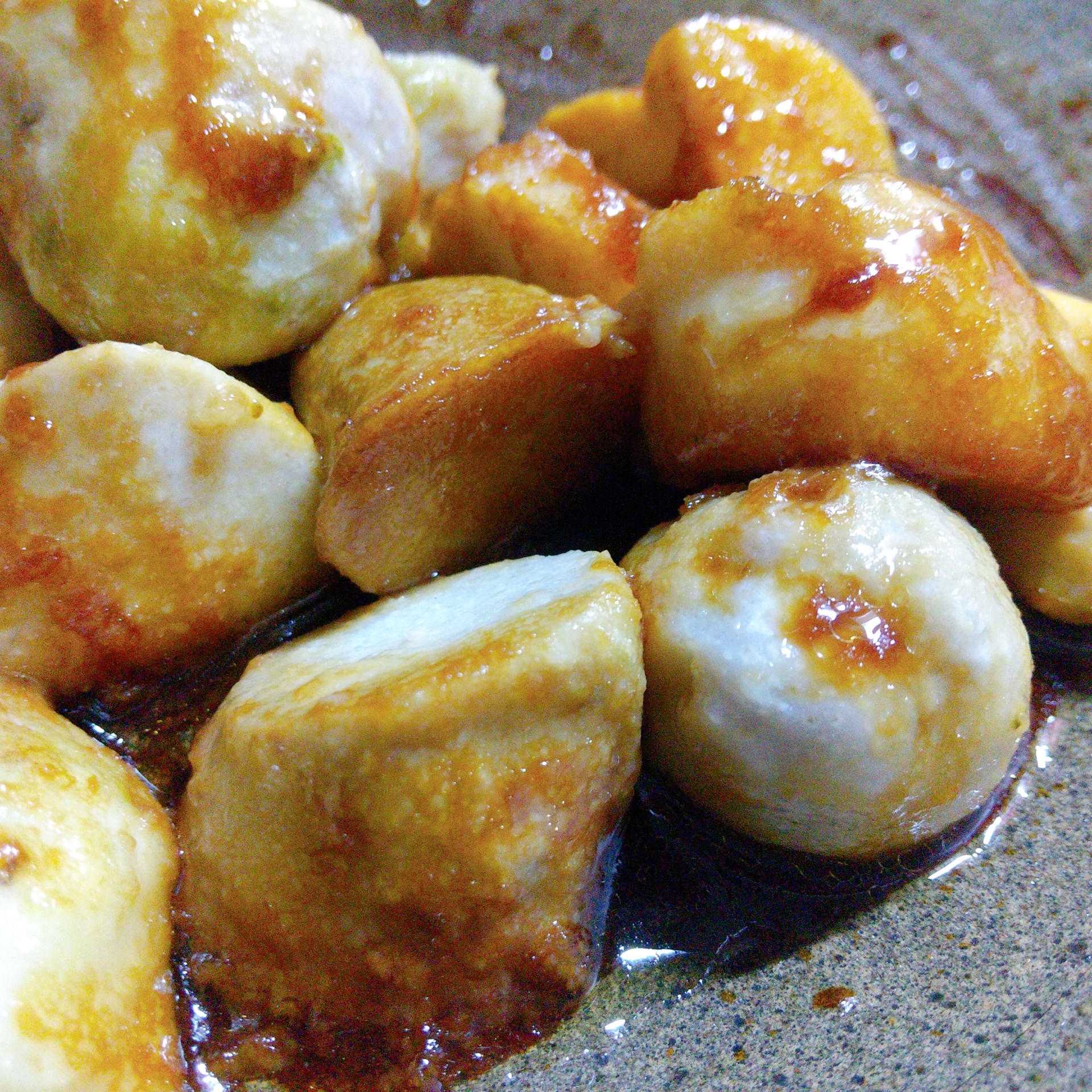 茹でた里芋をリメイク♪甘辛ダレの照り焼き風