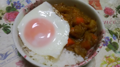 目玉焼きカレーどんぶり