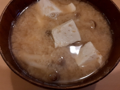 ♡簡単汁物♪しめじと豆腐とわかめの味噌汁♡