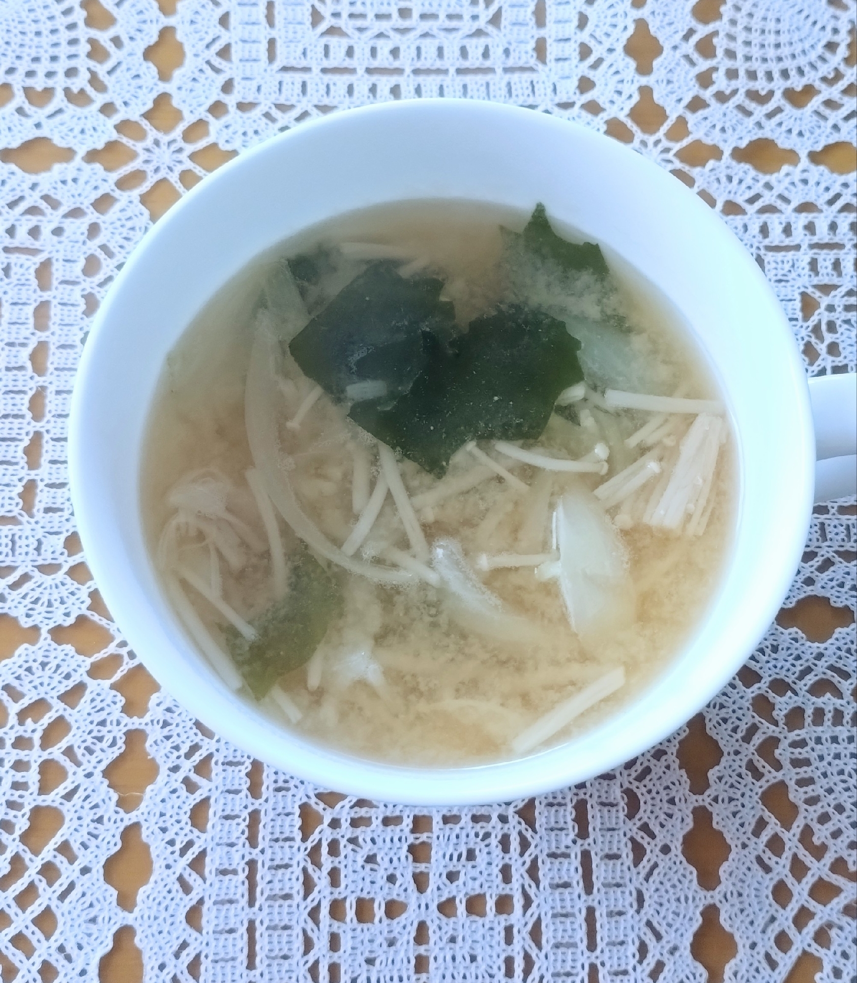 玉ねぎとえのきとわかめのお味噌汁☆