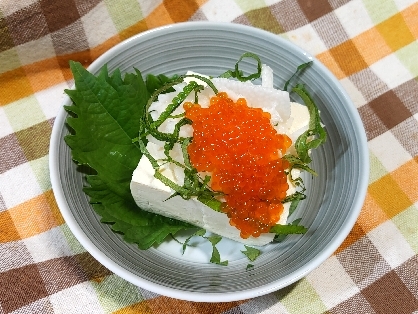 いくらと長芋の冷奴