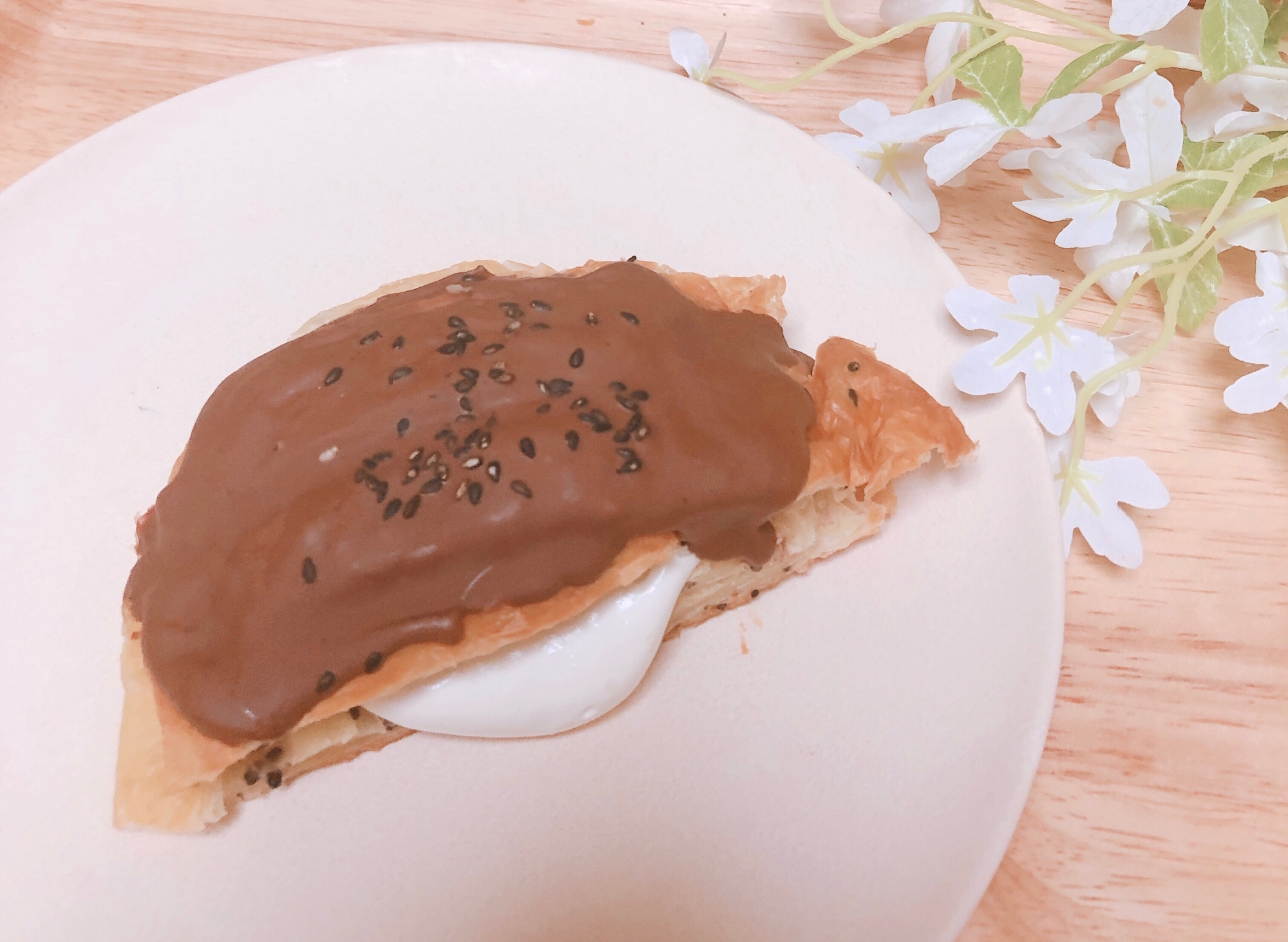 パリパリ黒ごまデニッシュꕤチョコホイップ☆