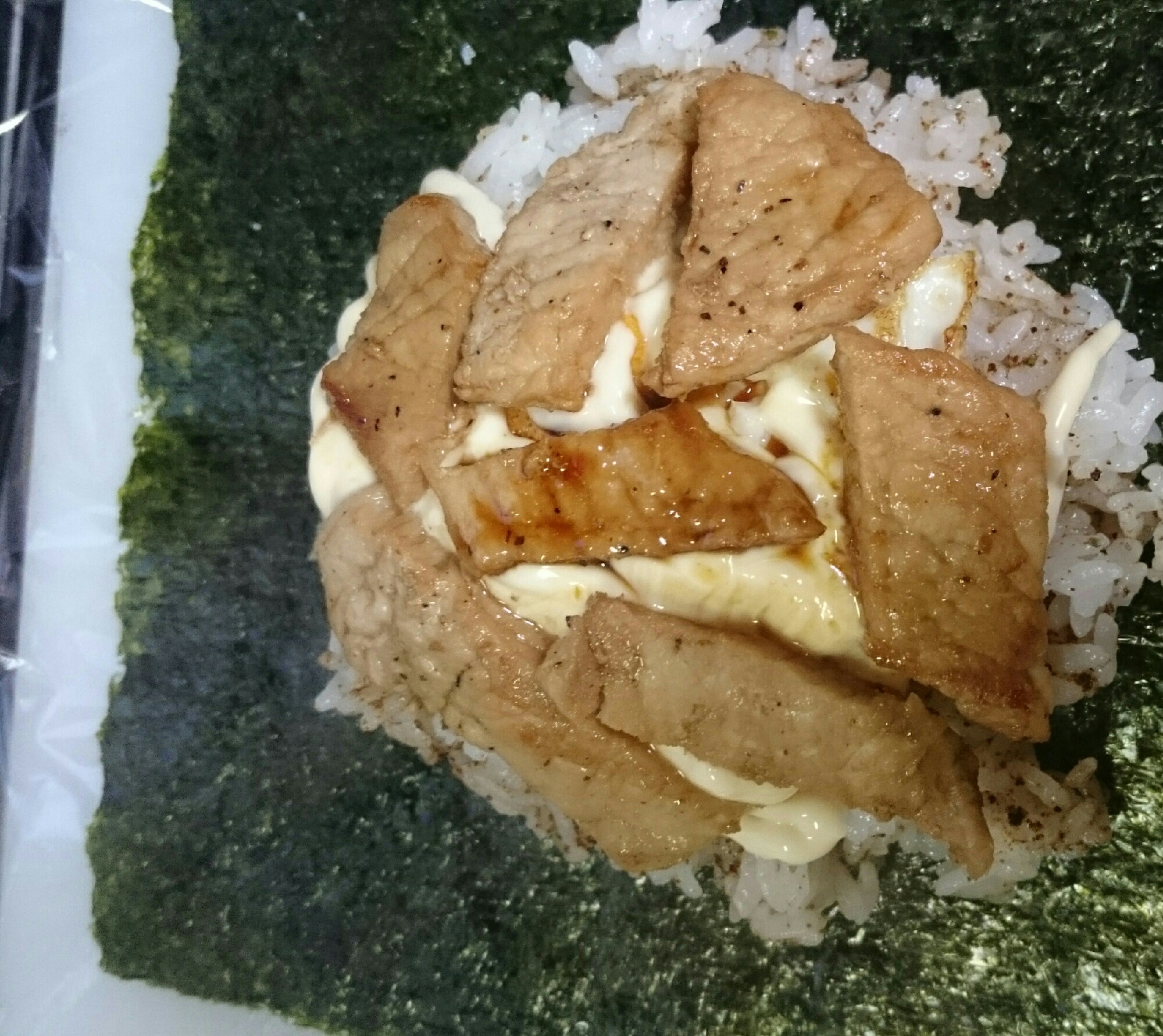 卵と豚のマヨ焼きのおにぎらず