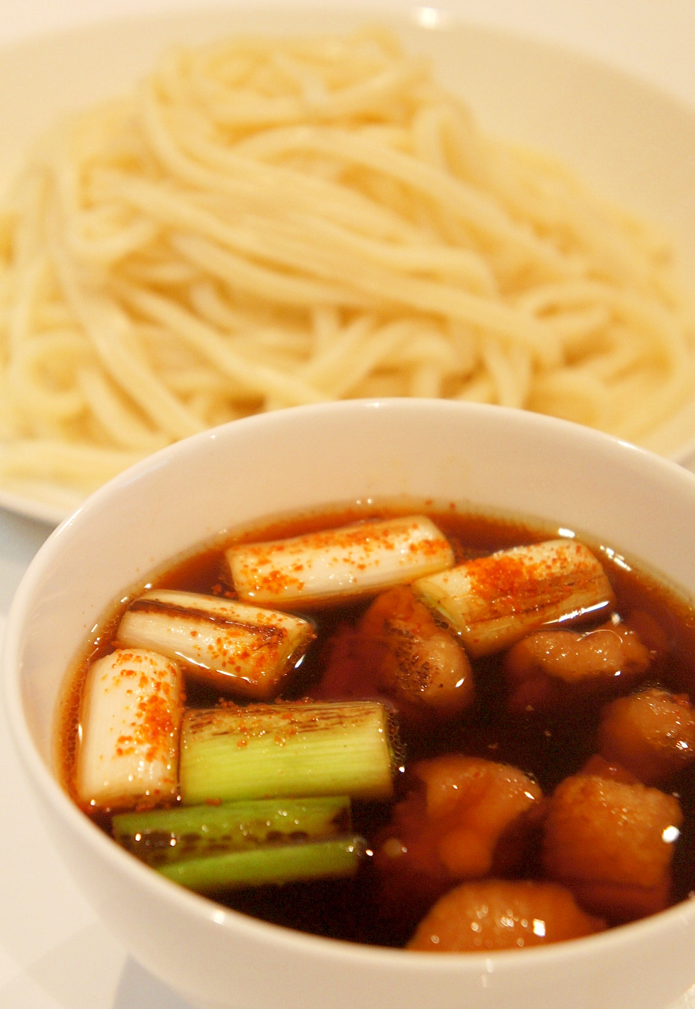 鶏肉のお出汁と焼き葱が美味しい♪鴨南蛮風うどん