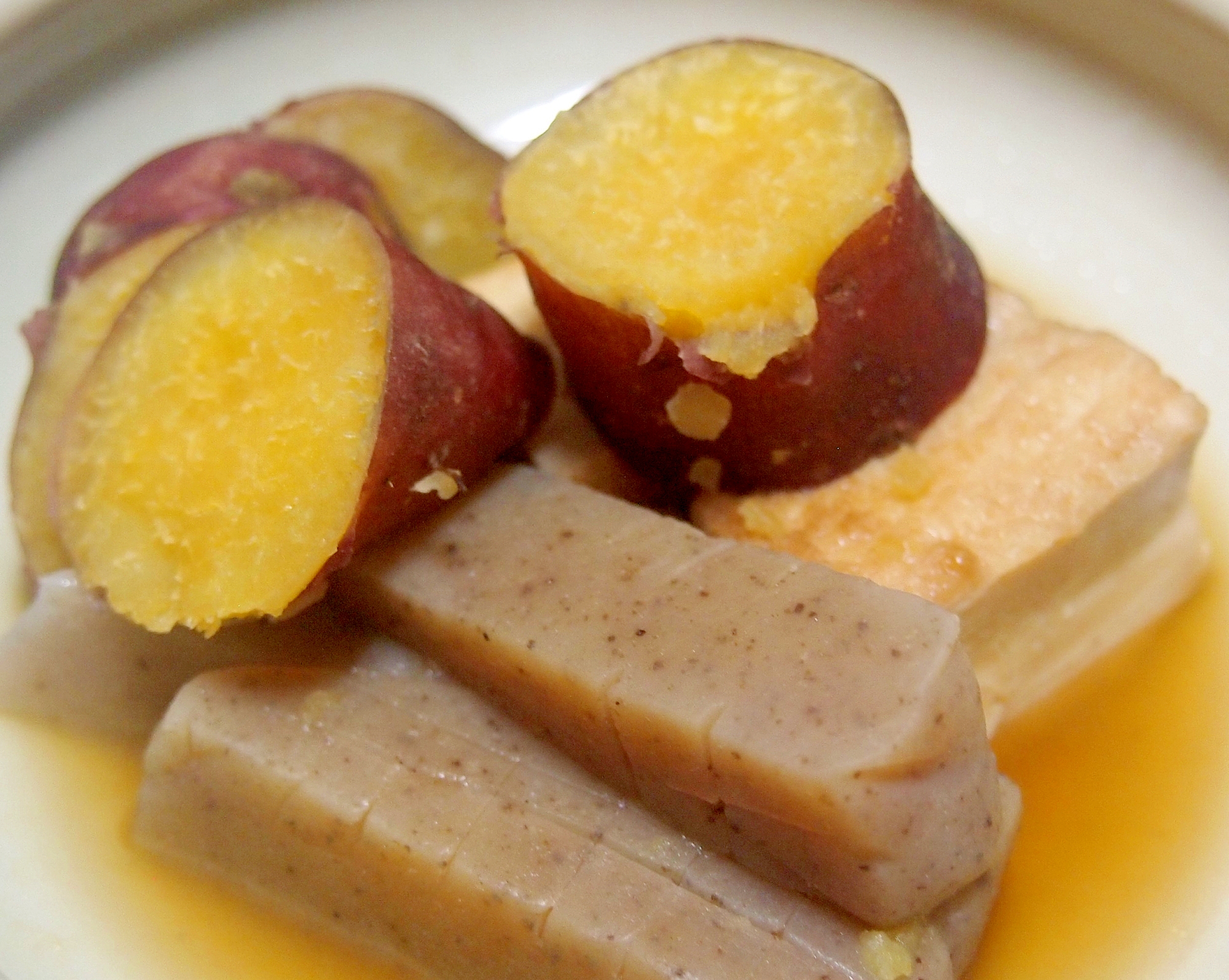 さつまいもと厚揚げとこんにゃくの煮もの