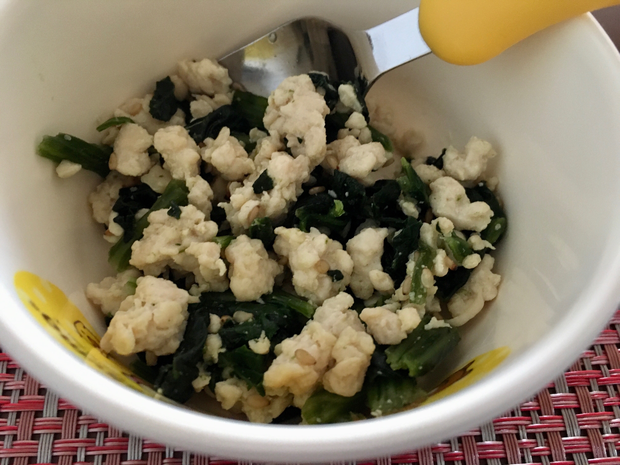 幼児食 鶏ひき肉とほうれん草のそぼろ レシピ 作り方 By えみすけ0309 楽天レシピ