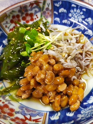 めかぶじゃこ納豆の黒酢サラダ
