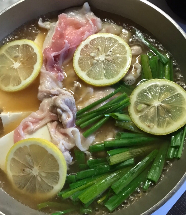 豚薄切り肉のレモン鍋