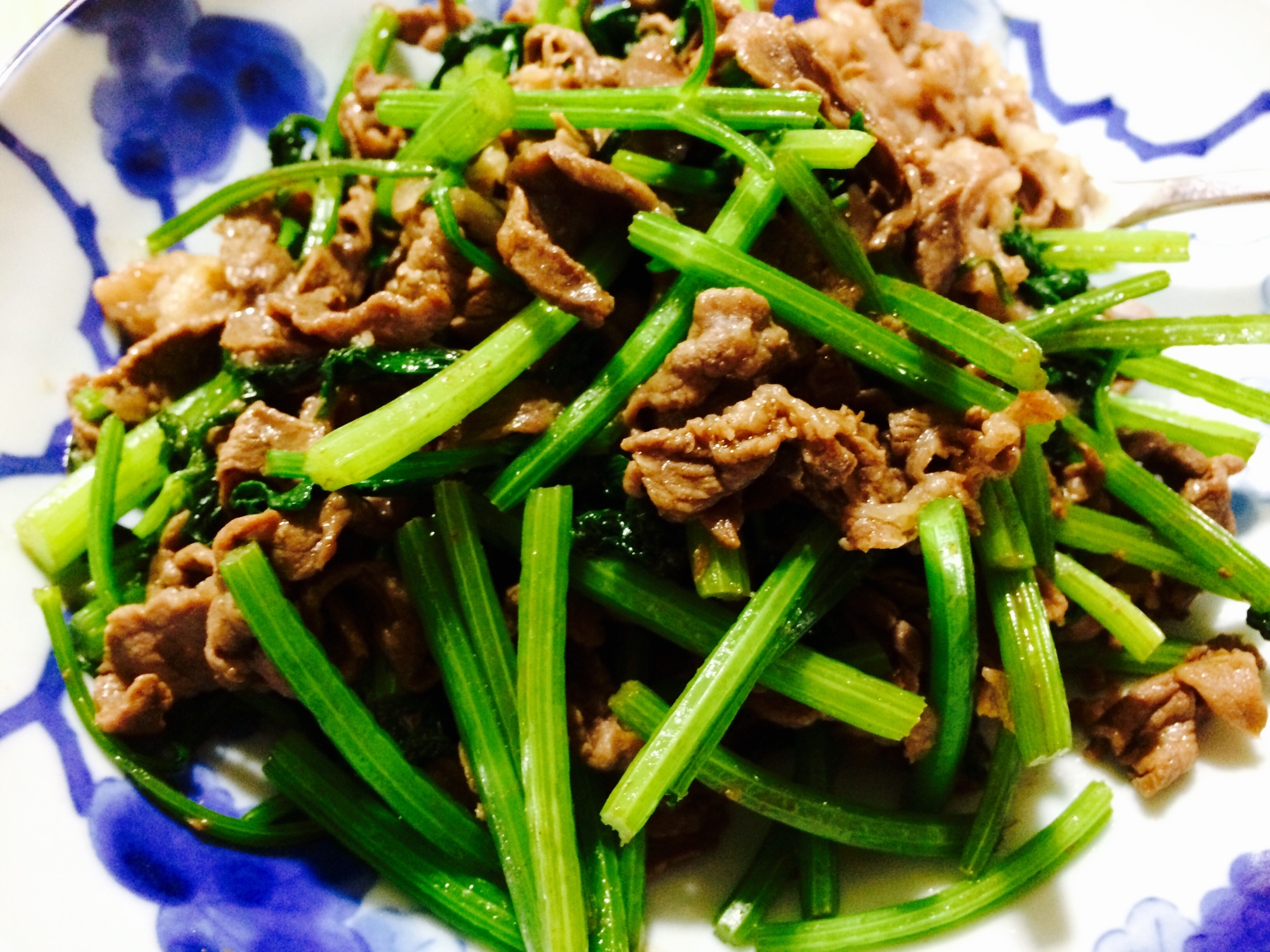 【ガサツ料理】セロリ大量消費！牛肉のオイスター炒め