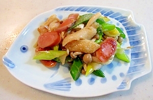 和洋折衷で美味しい！麩入りの野菜炒め