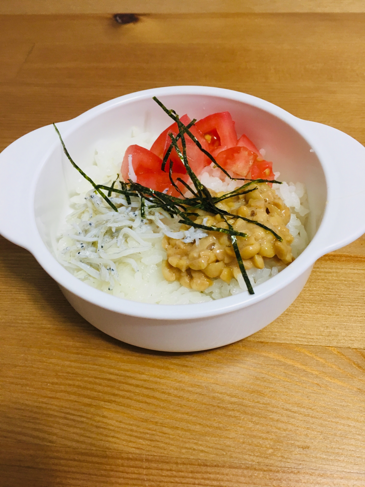 ２歳の朝食☆トマトと納豆としらす丼