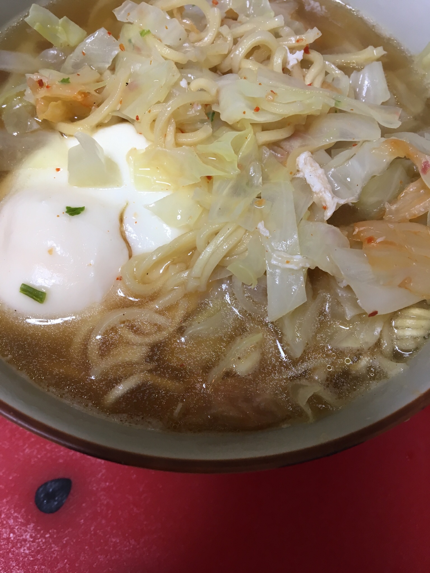 落とし卵とキャベツの白菜キムチ醤油ラーメン(^^)