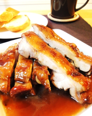 鶏もも肉のたっぷり赤ワイン煮