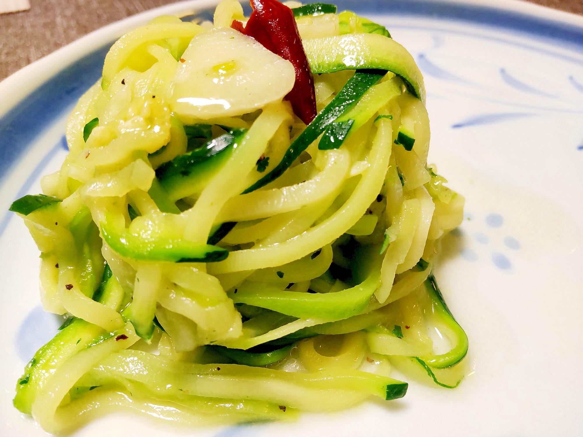 １０分で! 野菜麺(ズッキーニ)のペペロンチーノ