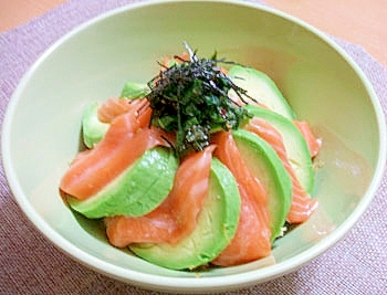 とろサーモンとアボカドのえごま風味丼 レシピ 作り方 By Torokonomiya 楽天レシピ