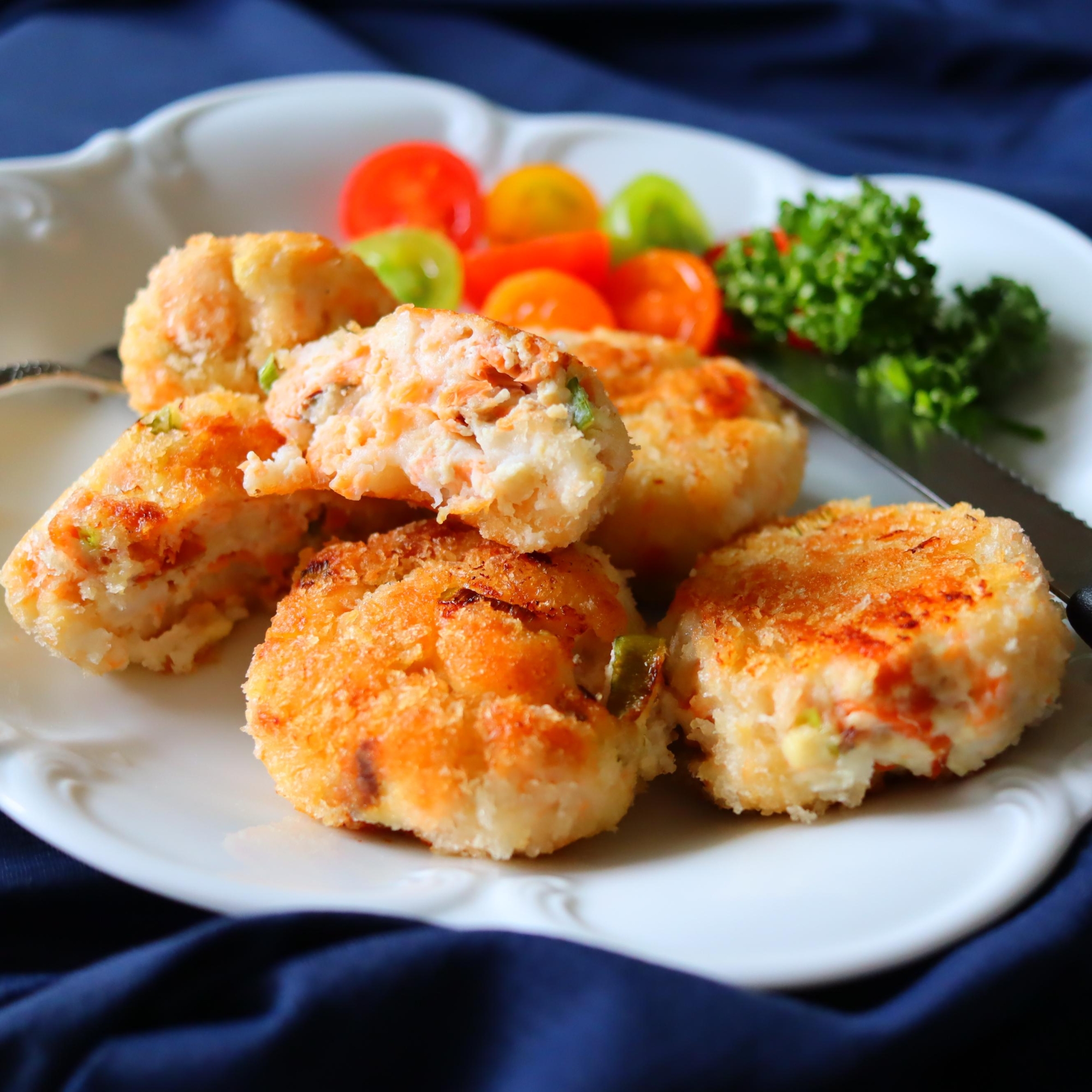 鮭と豆腐のふわふわハンバーグ