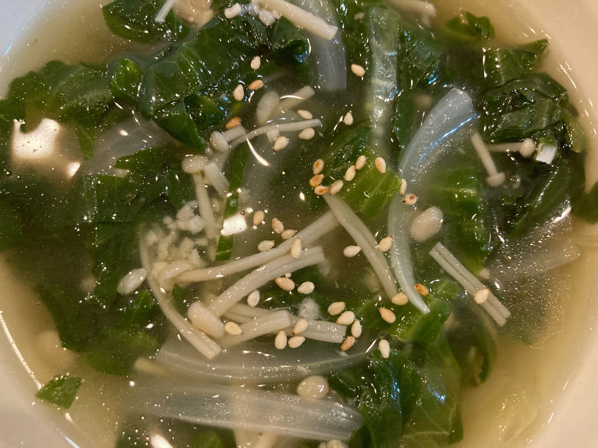 レタスとたまねぎとえのきの中華スープ