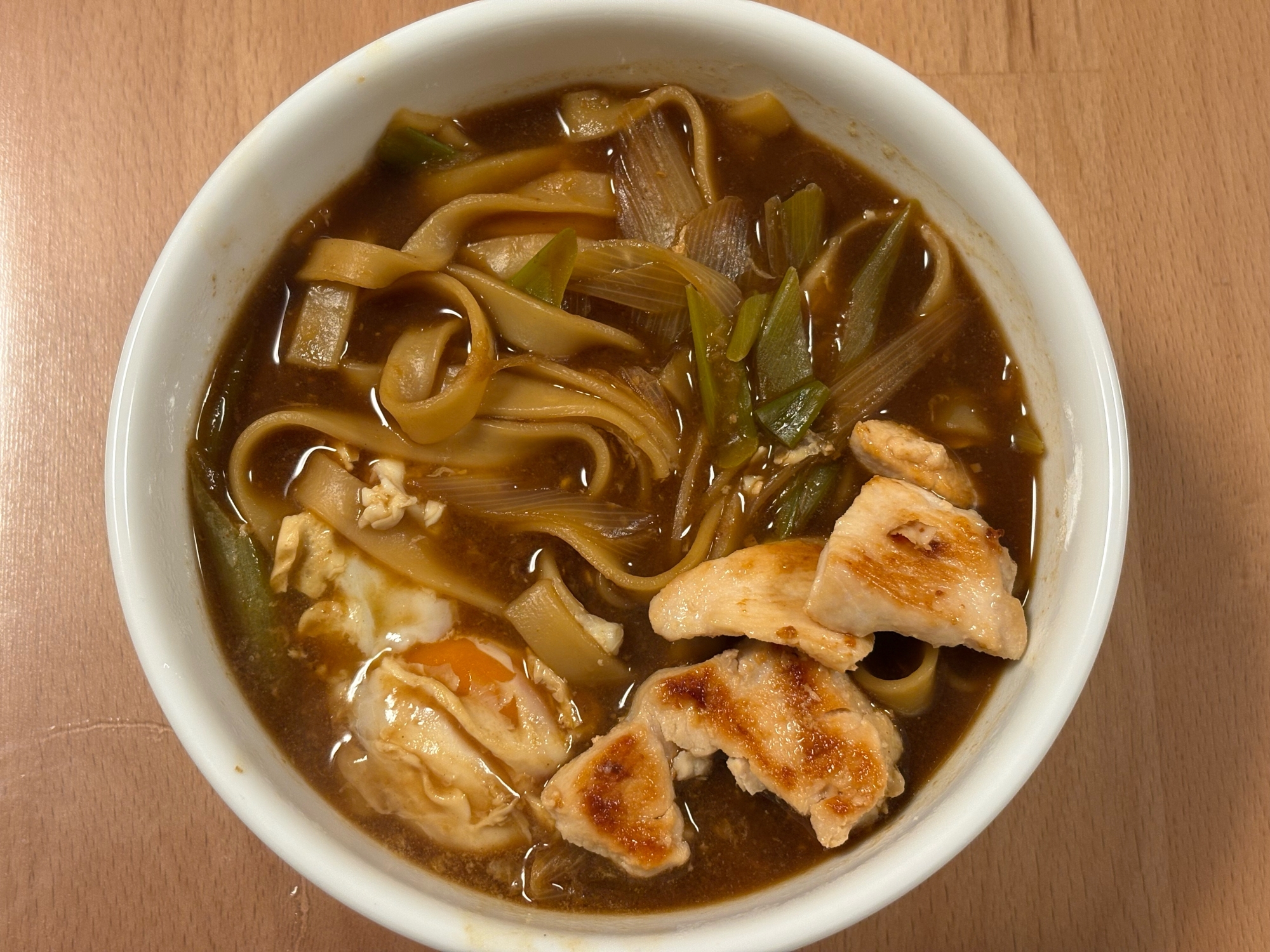 鶏むね肉とねぎの味噌煮込みうどん