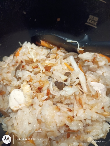 めんつゆで簡単♡きのこと鶏の炊き込みご飯