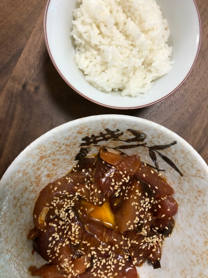 本格的な海鮮ユッケ丼(サーモン、たこ、ぶり)