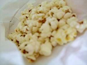 簡単!美味しい♪冷えたポップコーンを美味しく食べる