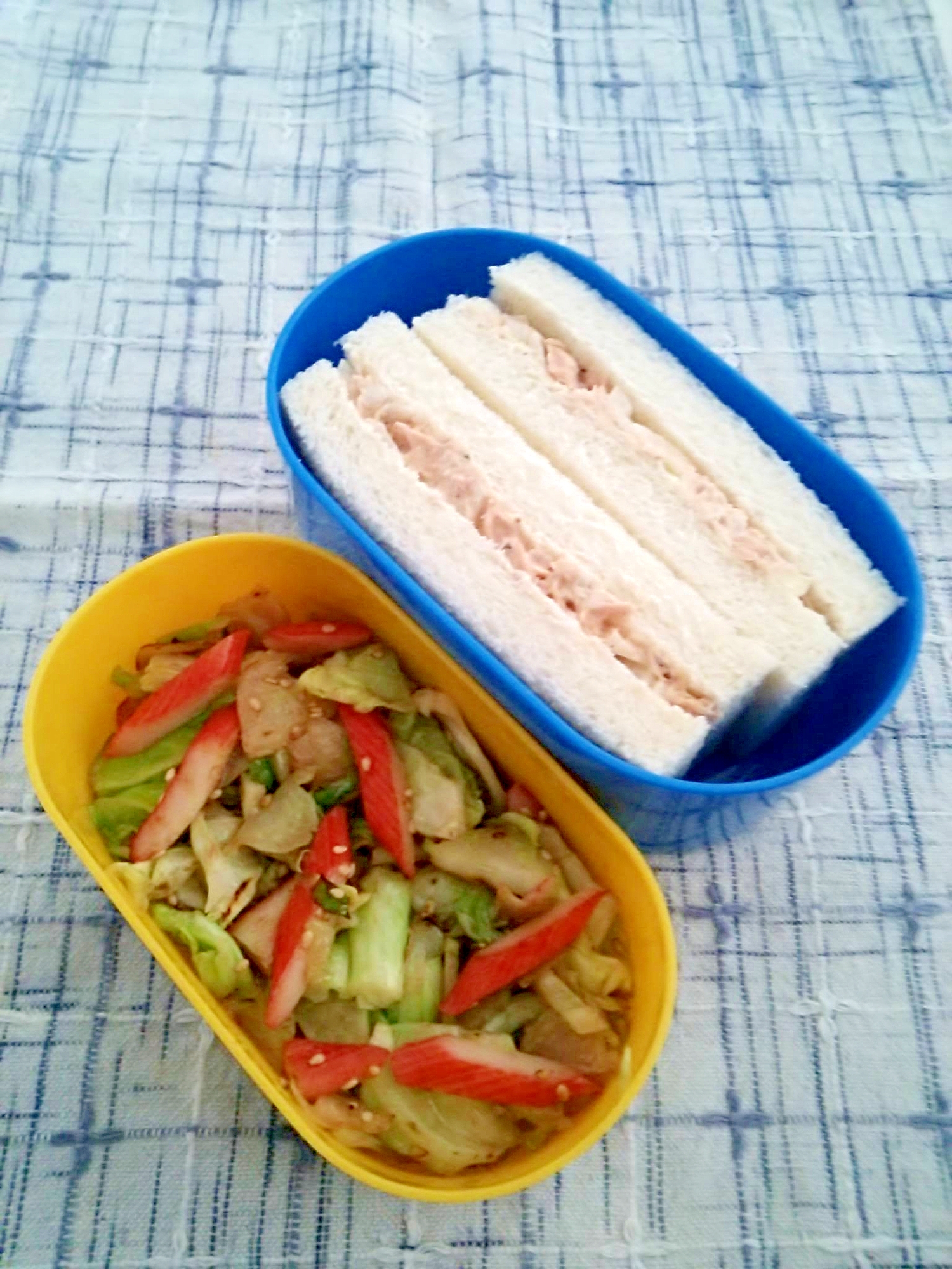 ☆かにかまキャベツ炒め&ツナサンド弁当☆